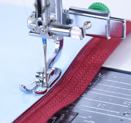 Narrow Base Zipper Foot - Low Shank