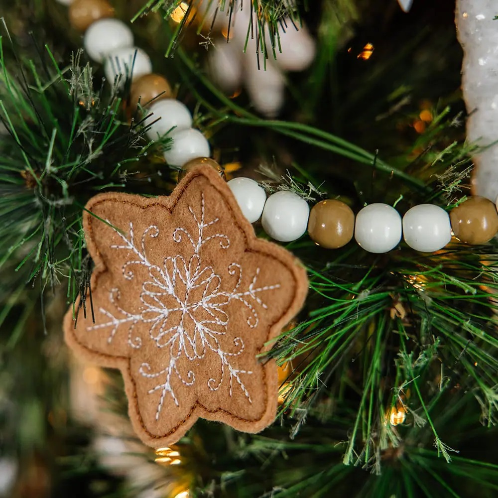 Winter Wood Beaded Garland - Image 4