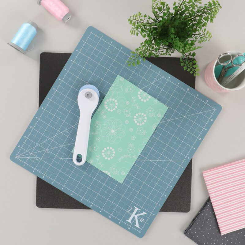 Kimberbell Rotating Cutting Mat - 14" x 14" Dusty Blue - Image 4
